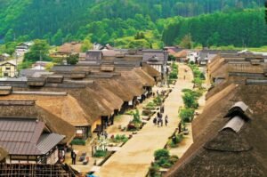 茅葺き屋根の宿場町